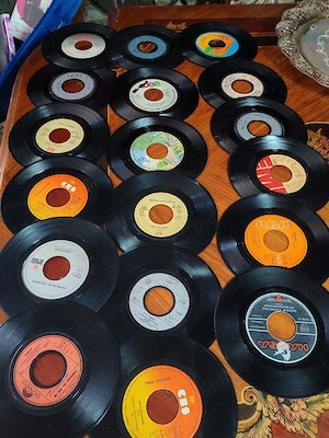 placi viniL muzicale Patefon 4 lei bucata 