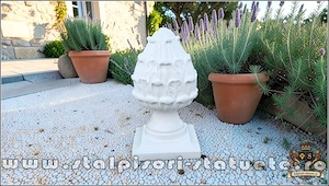 Capitel con de pin cu bază, alb marmorat, model T3.