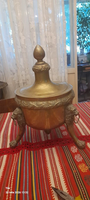 Vas decorativ neoclasic din alama și bronz 