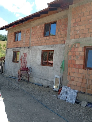 casa cu etaj și grădină  - imagine 5