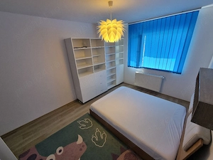 închiriez apartament 2 camere  - imagine 2