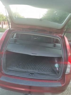 Vind variante doua, astfel:Volvo V50, respectiv XC90  - imagine 9