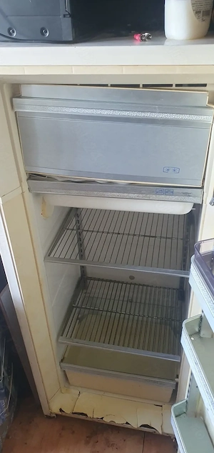 Frigider vintage ZIL-63 URSS 1980, complet și funcțional, piesă de colecție