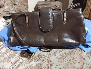 Vând geanta de piele naturala gucci dați SMS dak o doriți cu adevărat 