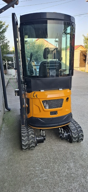 vând mini excavator lubeck ca nou motor în trei cilindri kubota trei cupe accept probe la fața locul - imagine 5
