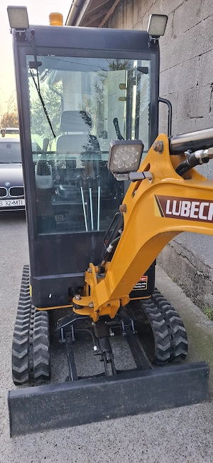 vând mini excavator lubeck ca nou motor în trei cilindri kubota trei cupe accept probe la fața locul - imagine 7