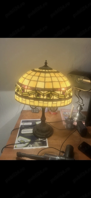 Lampă de masă elegantă în stil Tiffany - Model Vitraliu deosebit, Bază dublă