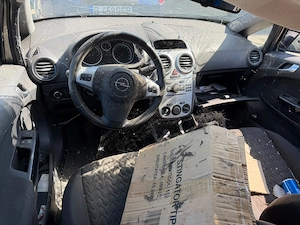 Opel Corsa 1.4 Benzina avariat (copact cazut peste ea) - imagine 4