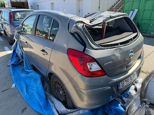 Opel Corsa 1.4 Benzina avariat (copact cazut peste ea) - imagine 3