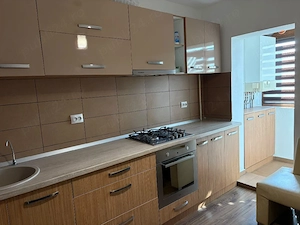 PF închiriaz apartament cu 3 camere, decomandat - imagine 2