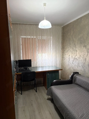 PF închiriaz apartament cu 3 camere, decomandat - imagine 3