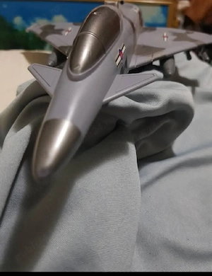 30 Lei. Avion F 16. 26 cm lungime. Valabil in Iasi.