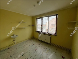 Spatiu comercial cu 10 camere 4 bai si teren de 600 mp zona Piata Cluj - imagine 4