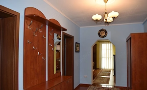 Închiriez apartament 3 camere decomandate aproape de centru