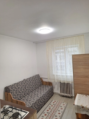 Închiriez garsoniera