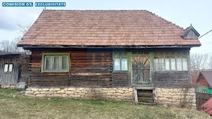 Casa traditionala din lemn renovabila cu teren 2295 mp Margau Cluj