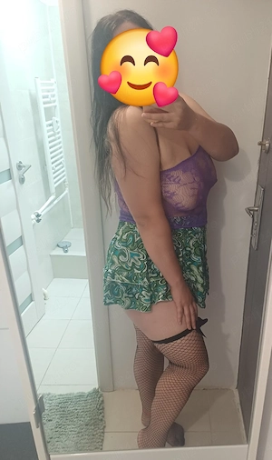 Bruneta cu forme detin pozele mele singura ln locatie