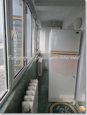 Apartament 3 camere decomandate zona Far - imagine 2