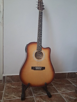 Vând pachet chitară electro - acustică Hora Reghin W12204 CTW EQ - Amp Sherwood 10 + accesorii