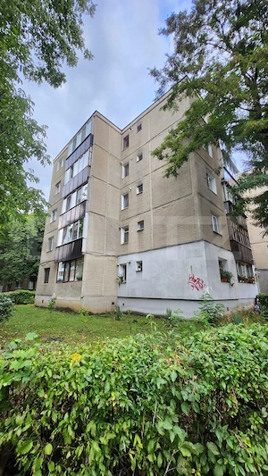 Apartament cu 3 camere, 45 mp, zona Dambu