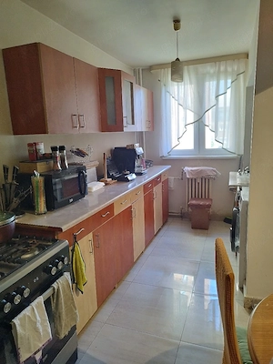 Apartament 3 camere de vânzare   Rogerius, Oradea | 74 mp | Etaj 3 | Balcon 10 mp - imagine 3