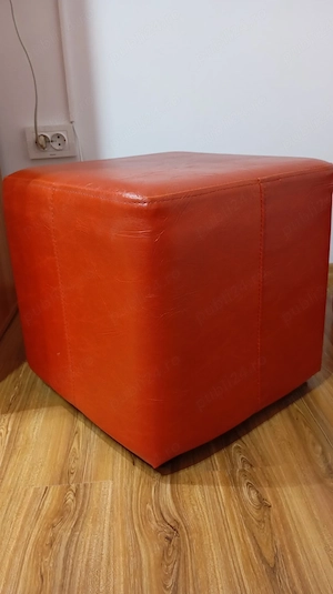 Taburet în formă de cub