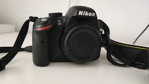 Body DSLR Nikon D3200 (număr cadre: 6761) + Accesorii