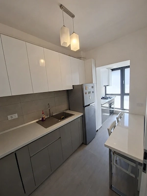 Garsonieră tip studio, mobilată/utilată, loc de parcare privată – Zona Ciupercă - imagine 3