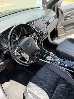 Vând Mitsubishi Outlander Plug-In-Hybrid  - imagine 4