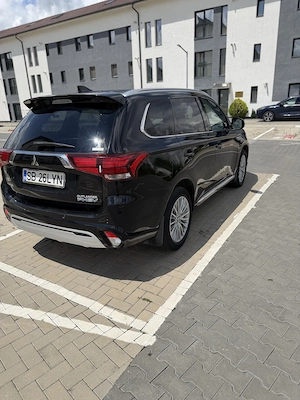 Vând Mitsubishi Outlander Plug-In-Hybrid  - imagine 3