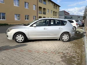 vând mașina Mazda 3 an 2007 - imagine 2