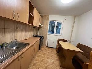 Închiriez Ap 3 camere