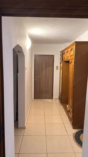 Inchiriez -Apartament 65 m  decomandat 2 camere,2 băi in Piața Traian. - imagine 9