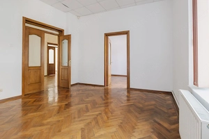Una dintre puținele clădiri individuale cu curte proprie din Peninsula Constanța - imagine 5