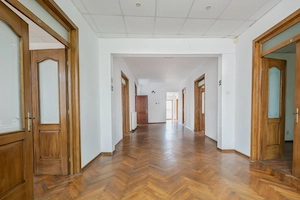Una dintre puținele clădiri individuale cu curte proprie din Peninsula Constanța - imagine 16