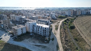  Apartament 3 camere, curte personală, foișor, mobilat. Termen lung! O lună cu două garanție!