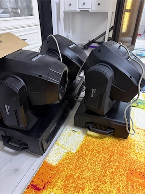 moving head starirville mh x200 Pro am la vanzare 3 bucati si o cutie dubla 