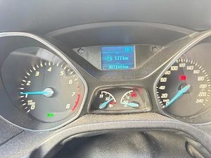 Ford Focus 1.6  - imagine 6