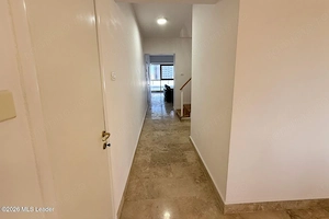 Polona - Duplex 256 mpu, 6 camere, etaje 6+7, panorama, terase 52 mp - imagine 16
