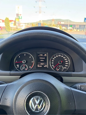 Volkswagen Touran 1.6 TDI 105 CP - imagine 3
