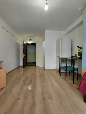 Închiriez garsoniera zona CORA 