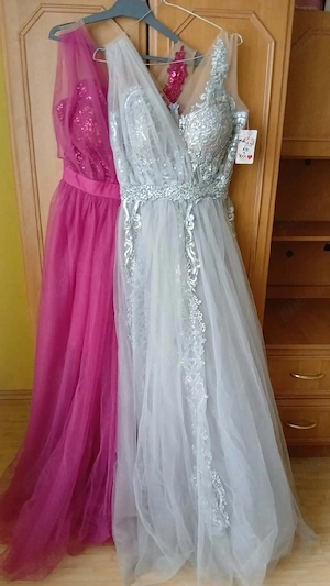 vand 2 rochii 