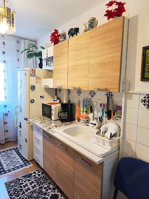   Vând sau schimb apartament cu 3 camere decomandat 
