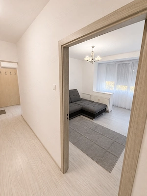 Se închiriază apartament cu 2 camere, decomandat,având o suprafață utilă de 52 mp,situat la etajul 3 - imagine 2