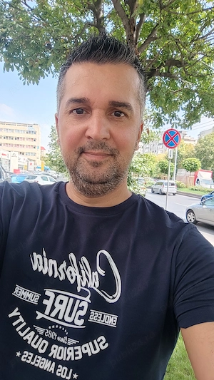 Sunt bărbat am 45 de ani ,ofer plăcere pentru doamne 
