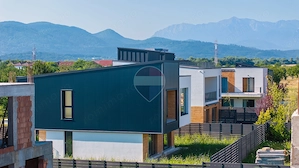 Casă / Vilă cu 4 camere de vânzare în zona Ghimbav Livada - imagine 13