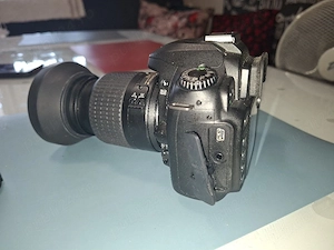 Nikon D50 DSLR + obiectiv Nikon DX Nikkor AF-S 18-55 mm, funcțional 