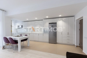 Apartament mobilat 3 camere bloc tip vila zona Coresi