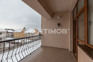 Apartament mobilat 3 camere bloc tip vila zona Coresi - imagine 3