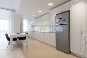 Apartament mobilat 3 camere bloc tip vila zona Coresi - imagine 15